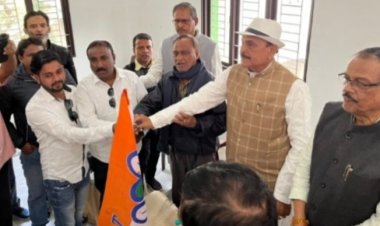 तृणमूल कांग्रेस के बैठक के दरमियां निर्दल पार्षद हुए तृणमूल कांग्रेस में शामिल