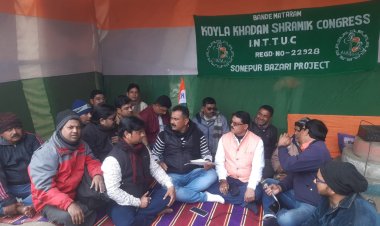 केकेएससी  के बैनर तले 21 सूत्री मांगो के समर्थन में श्रमिक धरना पर बैठ विक्षोभ प्रदर्शन किया