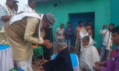 शीतकाल को देखते विधायक ने की वस्त्र वितरण