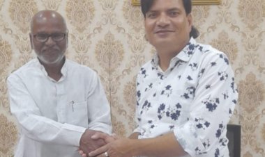 राजद नेता नंद बिहारी यादव मेयर बिधान उपाध्याय से जल आपूर्ति संकट समाधान हेतु मिल