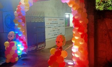 सरकारी स्कूल में देर संध्या मनाया जा रहा है माकपा पूर्व पार्षद की पोती के जन्मदिन