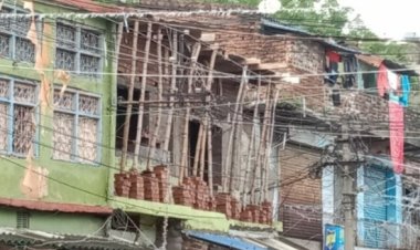 मेयर बिधान के निर्देश की धड़ल्ले से उड़ रही धज्जियां, बराकर स्टेशन रोड में अवैध निर्माण जारी