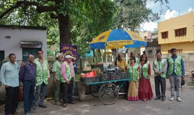 सब्जी विक्रेताओं में लायंस क्लब ऑफ़ एक्सिस आसनसोल ने बांटी छतरी