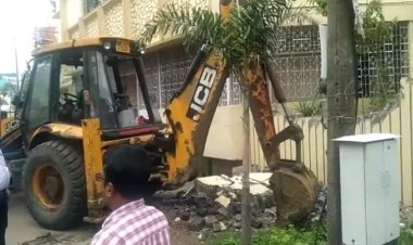 टोलरेंस नीति के तहत रानीगंज के पीएन मालिया रोड इलाके में अवैध निर्माण को ध्वस्त किया गया