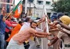 पुलिस के साथ भाजपा कार्यकर्ता और नेताओं की धक्का-मुक्की