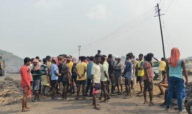 जमीन के बदले नोकरी एंव विभिन्न मांगों को लेकर उत्पादन एंव ट्रांसपोर्टेशन बाधित