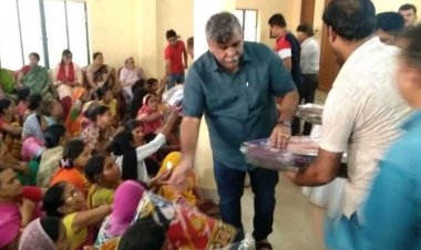 250 महिलाओं के बीच बांटी साड़ियां : जितेंद्र