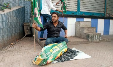 अवैध कोयला कारोबार के खिलाफ पुलिस कार्रवाई नहीं होने पर दानिश उतरे अनोखे प्रदर्शन करने