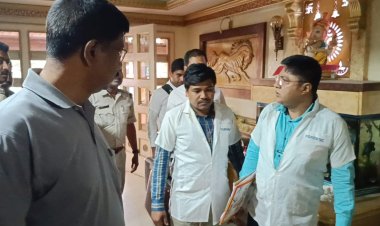 शव के साथ रोड जाम के बाद पुलिस का लाठीचार्ज, होटल में पहुंची फोरेंसिक टीम