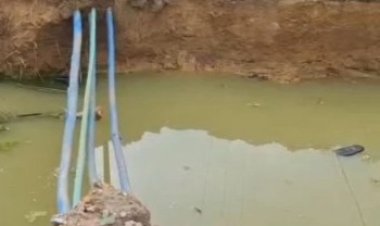 सड़क निर्माण के लिए किये गढ्ढे में गिरकर मौत, अग्निमित्रा ने घेरा उज्ज्वल को