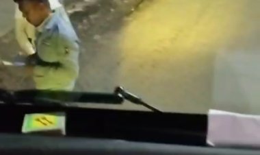 सड़क पर वसूली करना सिविक वॉलिंटियर को पड़ा महंगा, हुआ सस्पेंड, अधिकारी पर कार्यवाही क्यों नहीं ?