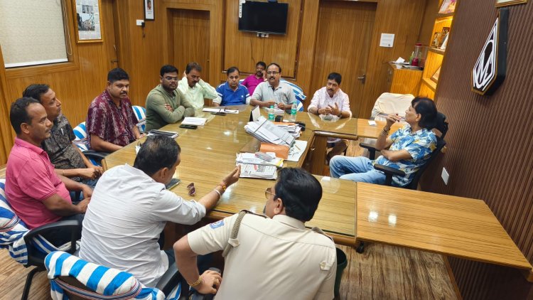 अतिक्रमण मुक्त होगा हाटन रोड मेयर ने की समीक्षा बैठक