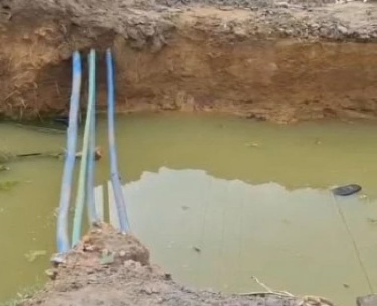 सड़क निर्माण के लिए किये गढ्ढे में गिरकर मौत, अग्निमित्रा ने घेरा उज्ज्वल को