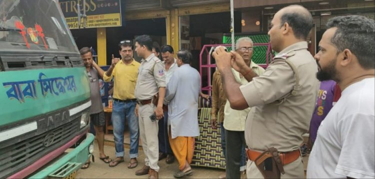 दो बसों में आगे निकलने की होड़ में हादसा, बाल-बाल बचे कई