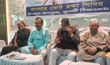 मंत्री अरूप विश्वास एस आई आर प्रगति का जायजा लेने कुल्टी विधानसभा पहुंचे