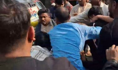 आसनसोल मे टोटो और ऑटो चालक मे हिंसक झड़प जमकर चले लात घुसे  सिग्नल पर पास नही देने के कारन शुरू हुआ था