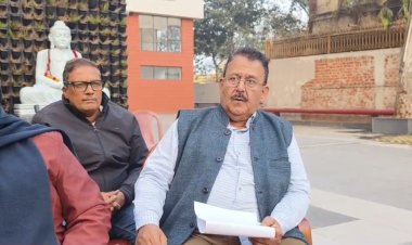 महेंद्र शर्मा और भाई सुरेंद्र शर्मा के खिलाफ बनाए गए एक अपार्टमेंट के निवासियों ने धोखाधड़ी का आरोप