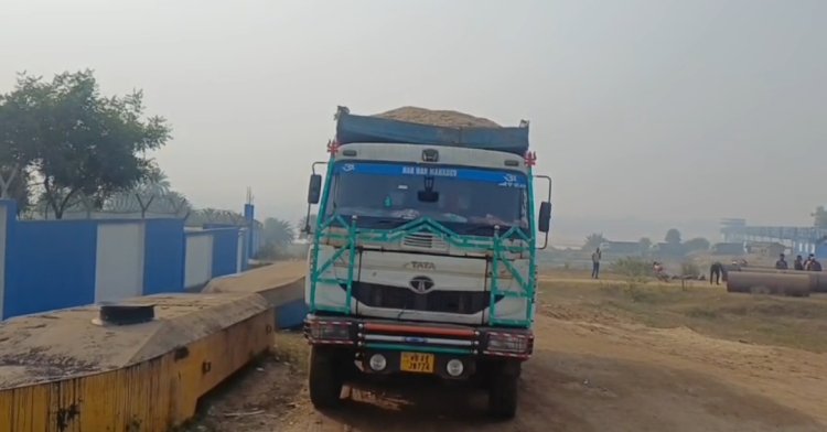 अवैध बालू घाट पर पहुँची भाजपा विधाइका अग्निमित्रा पॉल ने जमकर हंगामा की लगाए कई गंभीर आरोप