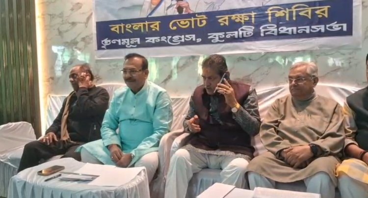 मंत्री अरूप विश्वास एस आई आर प्रगति का जायजा लेने कुल्टी विधानसभा पहुंचे