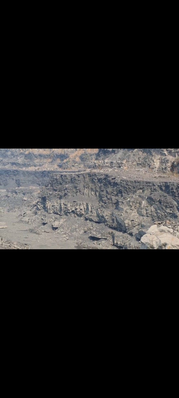 आसनसोल बिसीसीएल बोडरा ओपेन कास्ट माइंस मे चल रही अवैध उतखनन के दौरान धंसी चाल दो की मौत दो घायल 