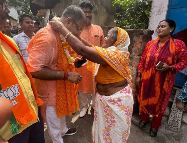 आसनसोल उत्तर से भाजपा के प्रत्याशी कृष्णेन्दु मुखर्जी जनसंपर्क अभियान चलाया