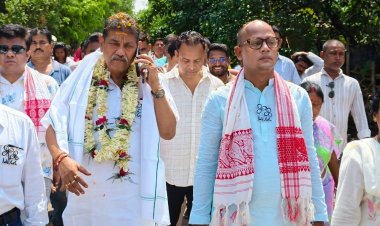 ममता बनर्जी का लिया आशीर्वाद और भरा नामांकन नरेंद्र