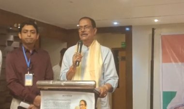 एक कार्यक्रम के दौरान प्रत्याशी मलाई घटक ने जिले में विकास मूल्य कार्यों का विवरण दिया