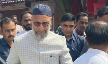 प्रत्याशी दानिश अजीज के साथ असदुद्दीन ओवैसी पीर बाबा के मजार पहुंचे