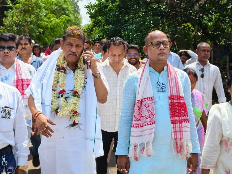 ममता बनर्जी का लिया आशीर्वाद और भरा नामांकन नरेंद्र