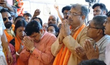 आसनसोल बस्तीन बाजार दुर्गा मंदिर में विधायक ने की पूजा अर्चना
