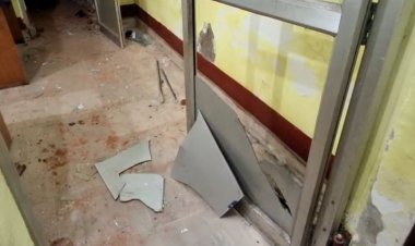 जहांगीरी मोहल्ला चौकी मैं शुक्रवार रात तोड़फोड़ की गई