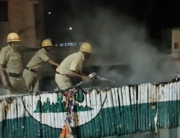 टीएमसी पार्षद मौसम बसु के कार्यालय में लगा आग