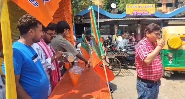 पश्चिम बंगाल में पहली बीजेपी सरकार का जश्न आसनसोल में बंटी झालमुड़ी और शरबत