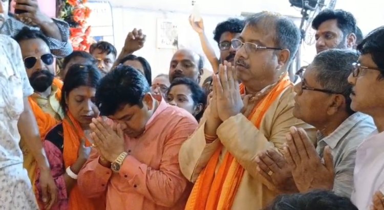 आसनसोल बस्तीन बाजार दुर्गा मंदिर में विधायक ने की पूजा अर्चना