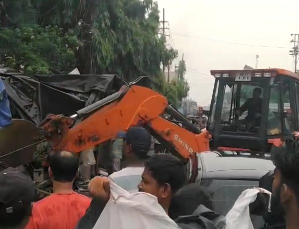 अवैध अतिक्रमण पर चला बुलडोजर