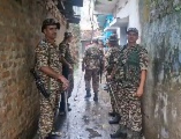 आसनसोल रेलपार में कारोबारी नन्हे उर्फ मिस्टर के आवास पर छापेमारी