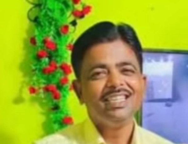 सोशल मीडिया पर आए दिन हो रही है विनोद नोनिया तृणमूल नेता पर चर्चा 
