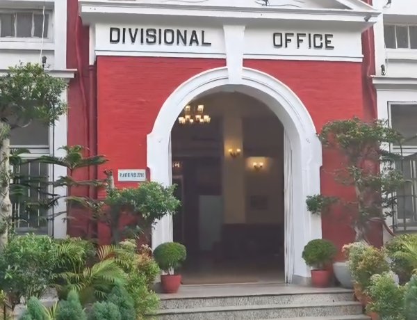 रेलवे की विभिन्न मांगों को लेकर रानीगंज चैंबर ऑफ कॉमर्स ने डीआरएम को सौंपा ज्ञापन