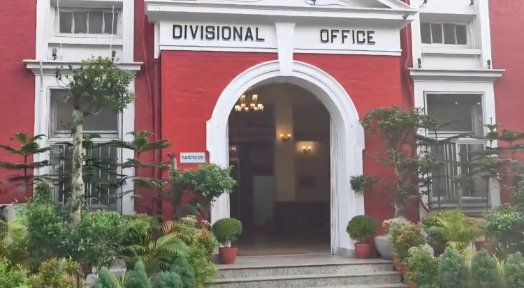 रेलवे की विभिन्न मांगों को लेकर रानीगंज चैंबर ऑफ कॉमर्स ने डीआरएम को सौंपा ज्ञापन