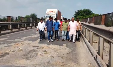 गड़ुई ब्रिज की बदहाल सड़क से बढ़ी परेशानी, विधायक कृष्णेंदु मुखर्जी ने किया निरीक्षण