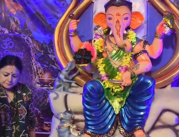बार्णपुर में गणेश वंदना मंत्री अग्निमित्रा पाल ने कई पूजा पंडालों का किया उद्घाटन