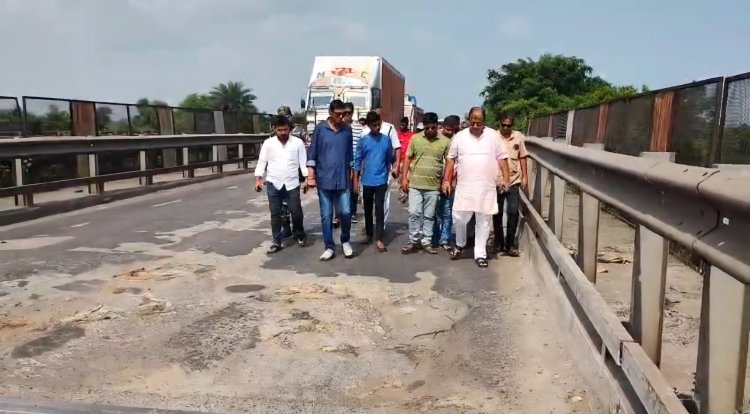 गड़ुई ब्रिज की बदहाल सड़क से बढ़ी परेशानी, विधायक कृष्णेंदु मुखर्जी ने किया निरीक्षण